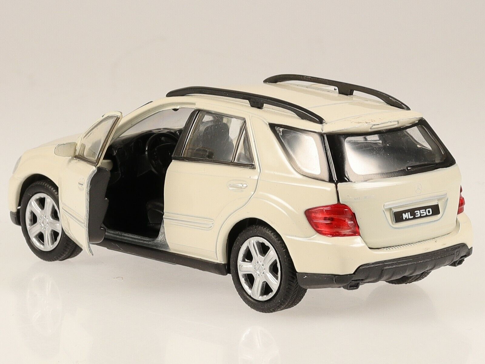 Mercedes W164 M-class ML 350 white diecast model car 42389 Welly 1:41
