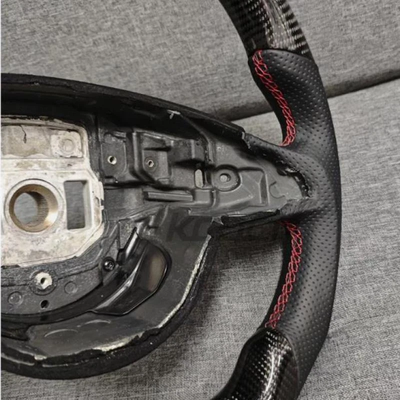 Volante de fibra de carbono para Mercedes-Benz CLA250 CLE300 GLE350 E350 E450 Foto 3 de 4