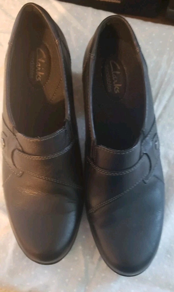 Scarpe da donna Clarks pieghevoli taglia 8 5 mocassini slip on neri