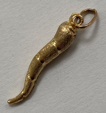 VINTAGE 9CT GOLD HORN OF PLENTY PENDANT