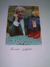 MICHAEL BOND SIGNED PRE-PRINT PADDINGTON BEAR PHOTOGRAPH