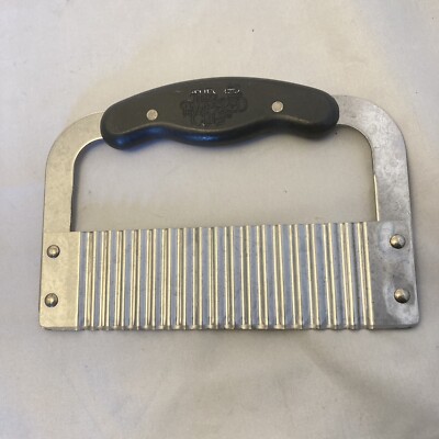 The Pampered Chef Crinkle Cutter Vegetable Garnisher