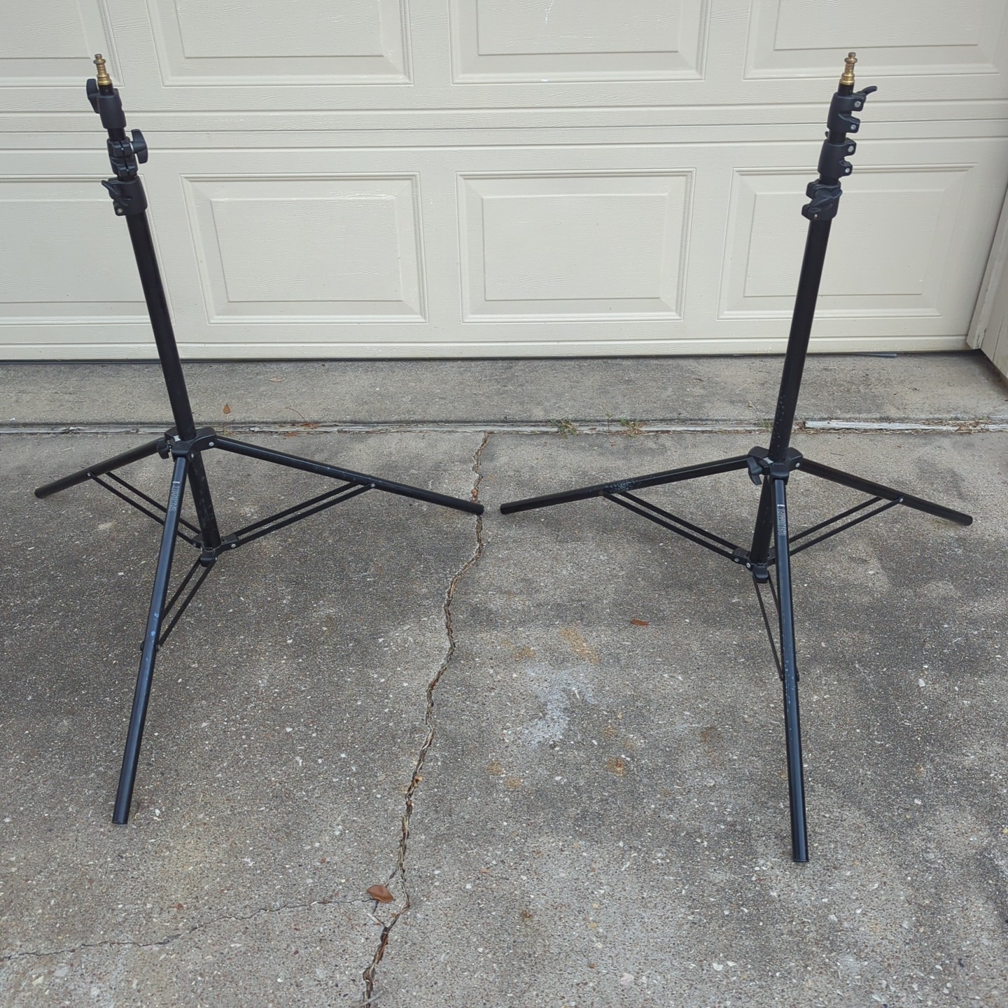 Set of 2 Calumet MF6040 10ft Light Stands Black Aluminum 4-Section Photography
