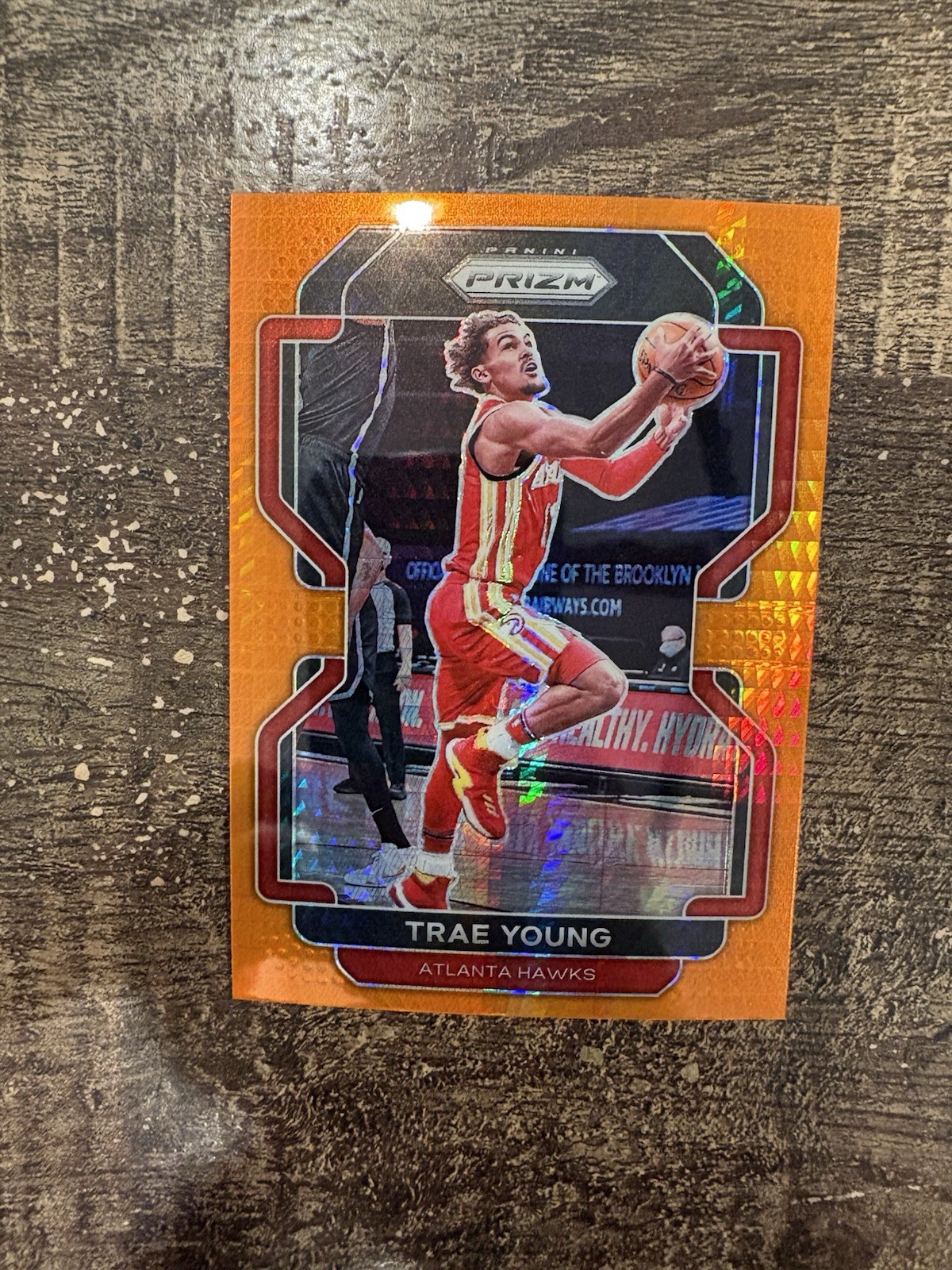 2021-22 Panini Prizm Trae Young Orange Hyper #26 Atlanta Hawks SP