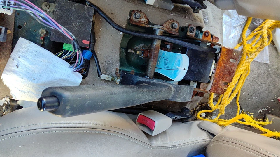 Conjunto de manija de freno de estacionamiento Honda Passport 2000 OEM freno eléctrico de emergencia Foto 2 de 3