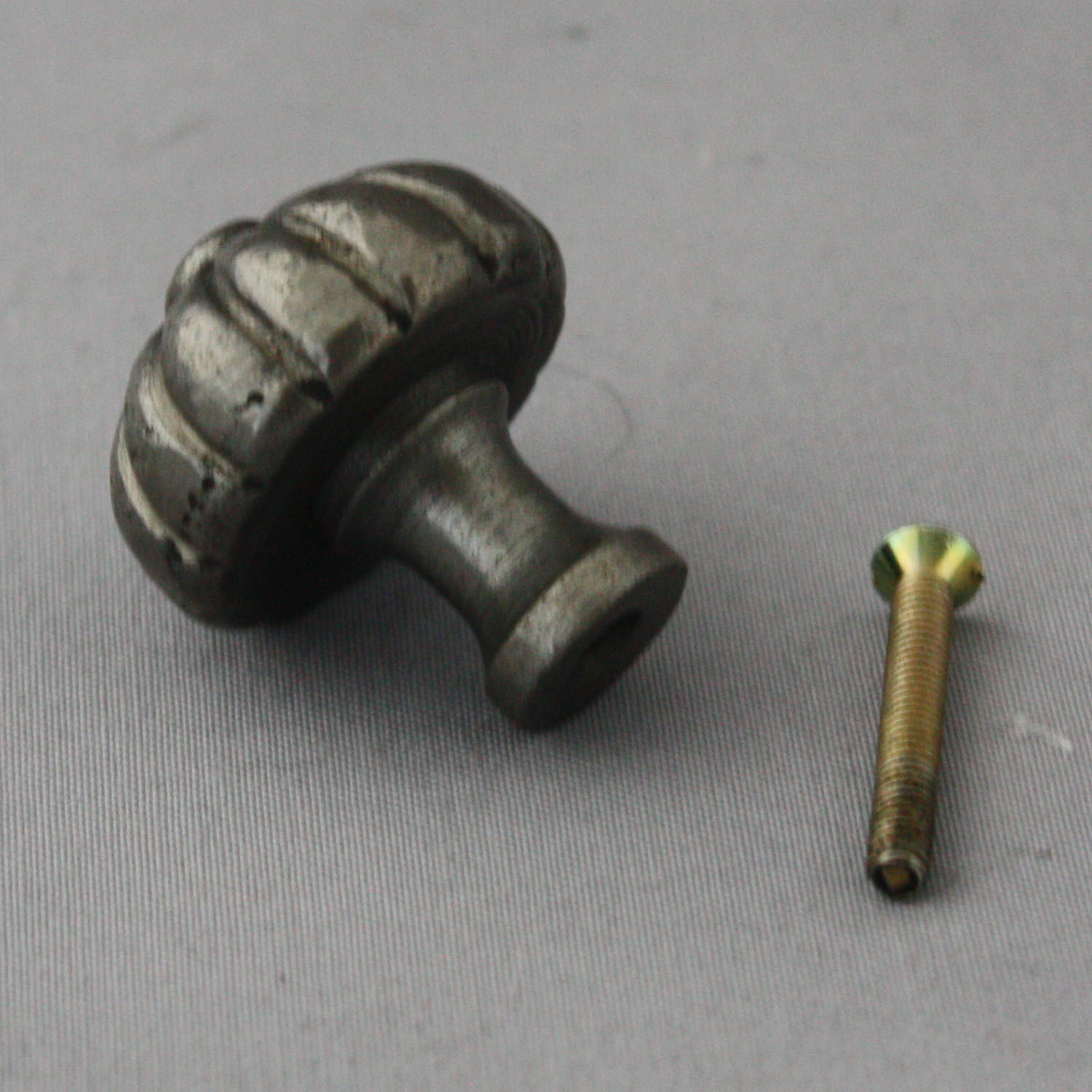 Antique Fer Fer Fer segmenté Cabinet Knob a27472 Antique Fer Fer Fer segmenté Cabinet Knob a27472