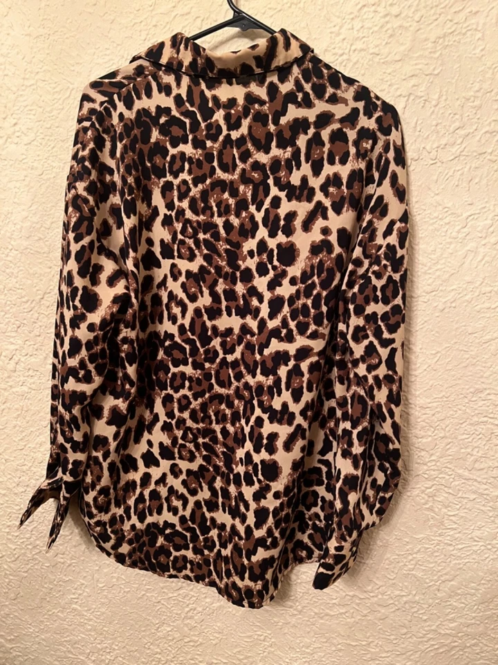 Blusa Verano Estudio Estampado Leopardo Manga Larga Mujer Talla L. Carrera Diversión Dinero Foto 3 de 4