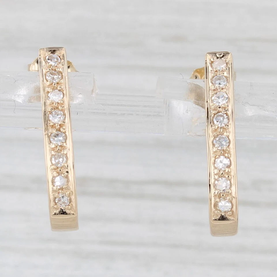 Pendientes de gancho en J de diamantes de 0,24 quilates gotas perforadas de oro amarillo de 14 k Foto 2 de 4