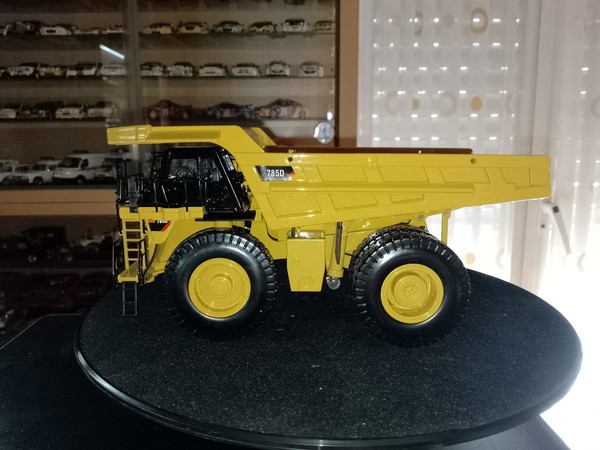 CATERPILLAR 785 D DUMP TRUCK 1/50 NORSCOT 55216 (1972)