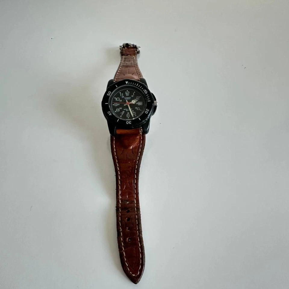 Reloj Casio Cuarzo Hombre - Esfera Negra con Correa de Cuero Marrón Foto 2 de 4