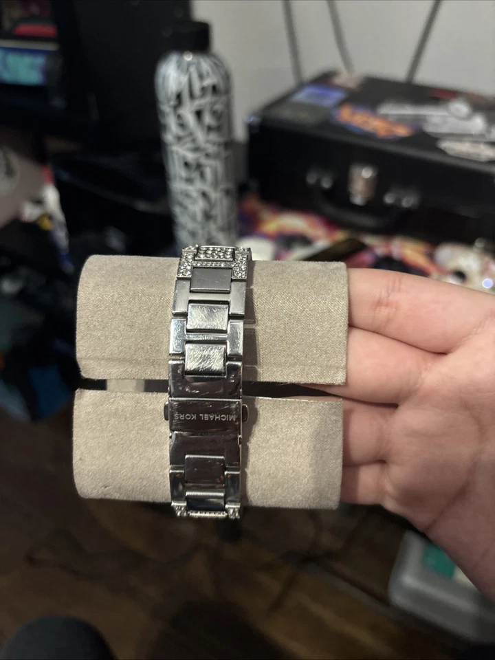 Michael Kors Oversized Camille Pave Silver-toned Watch - Image 3 of 4