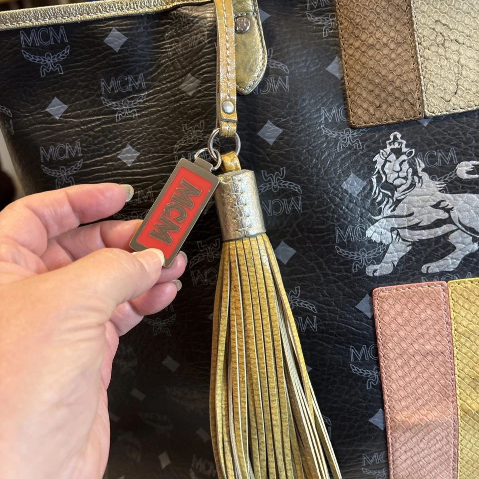 MCM Visetos striped Munich Lion Tote Bag is lion princess edition Luxury Bag - Image 4 of 4