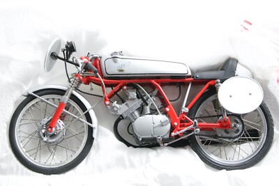 EBBRO 1:10 SCALE 1962 HONDA CR110 CUB RACING DIECAST MOTORCYCLE