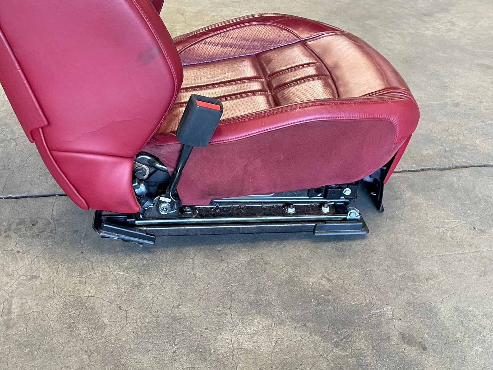 2017 2018 Maserati Levante Front Left Driver Seat Cushion Headrest Red 1442 OEM