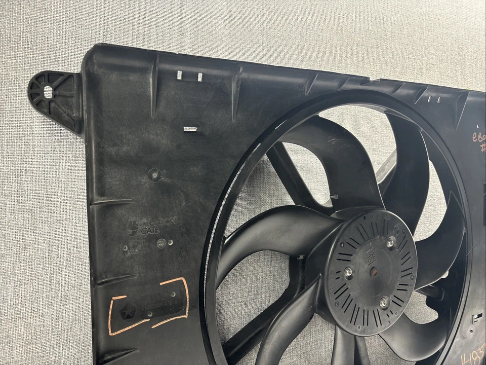 2017-2020 CHRYSLER PACIFICA HYBRID 3.6L COOLING FAN OEM Foto 2 de 4