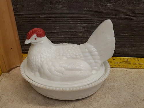 Vtg WESTMORELAND Milk Glass Large Split Tail Hen on Nest Covered Dish  7.5"