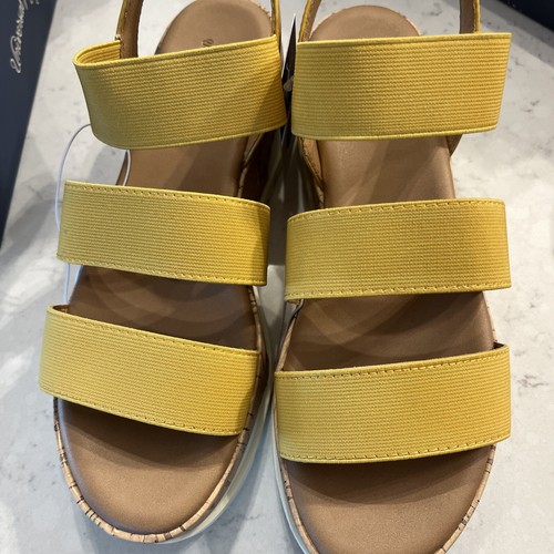 universal thread yellow sandals