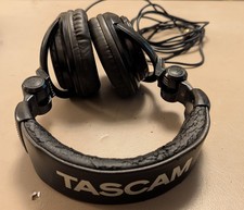 TASCAM TH-03 Over-Ear Headphones Black Closed-Back Studio Monitor 1/4in Jack