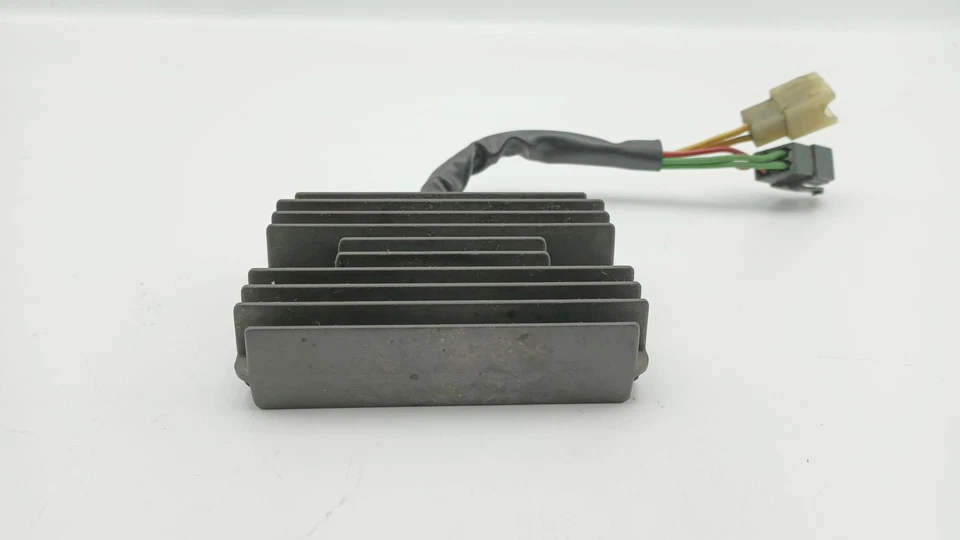 Régulateur MOTO GUZZI 1100 V11 LE MANS 2003 à 2004 - Photo 4/4