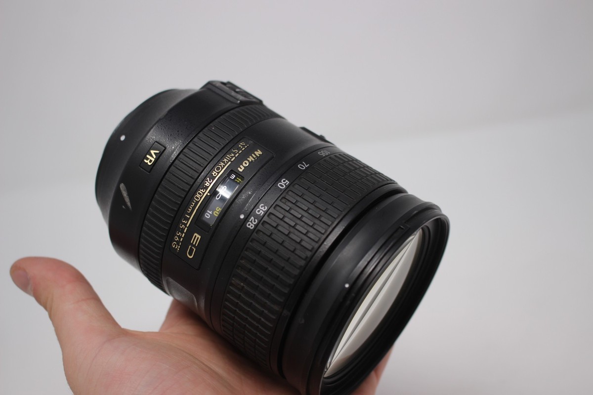 Nikon AF-S NIKKOR 28-300mm f/3.5-5.6G ED VR Lens - FX Full Frame