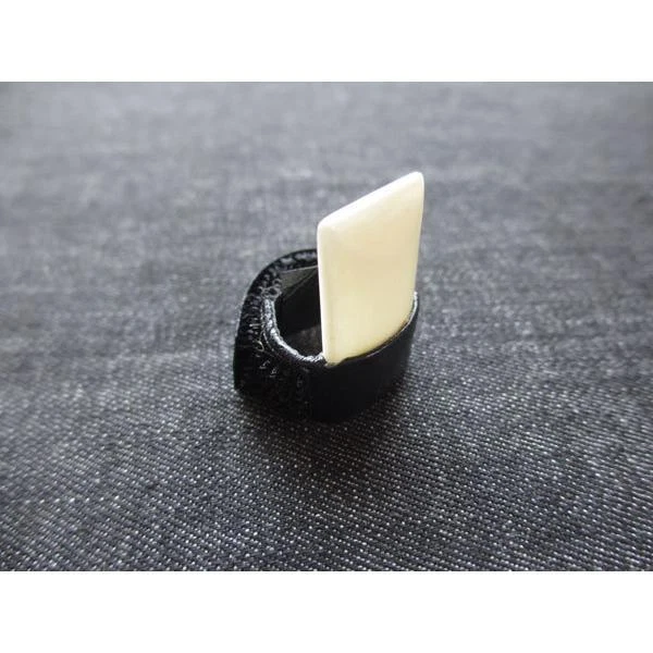 Koto Plettro Finger Pick Cintura Unghie Regolazione Set 3 Pezzi Stile M, M, L Ikuta - Immagine 2 di 4