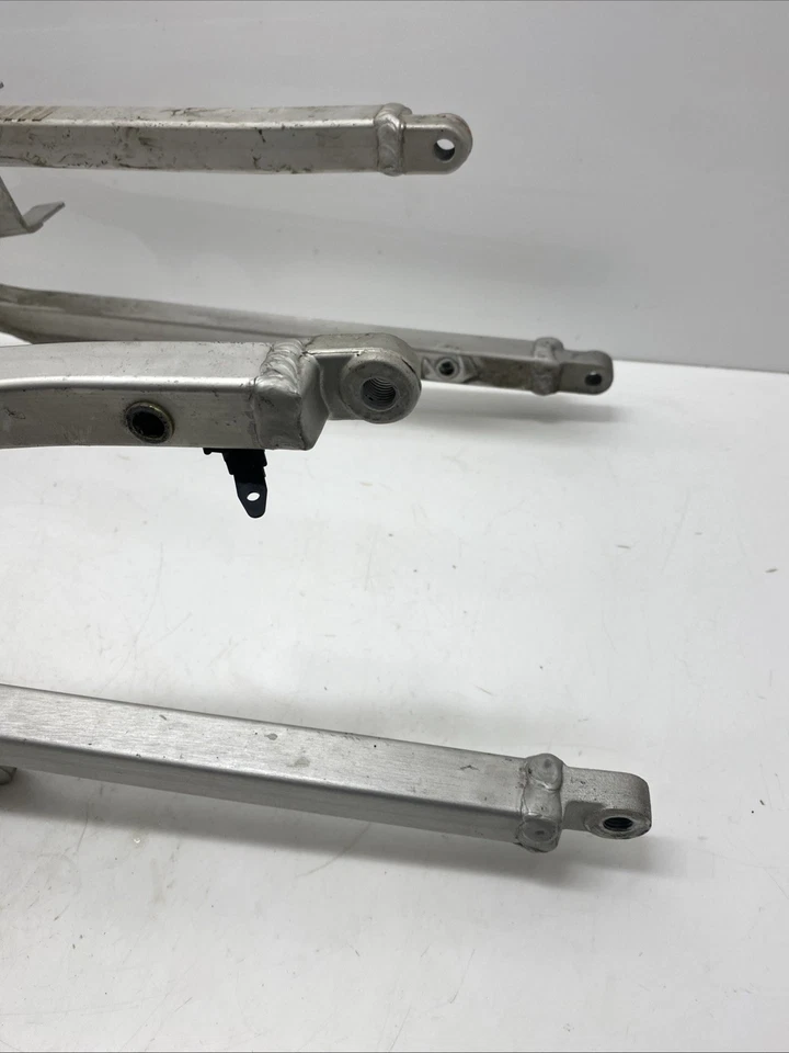 ♻️ Submarco trasero Suzuki GSXR600 2001 - 2003 K1 - K3 ♻️ Foto 2 de 4