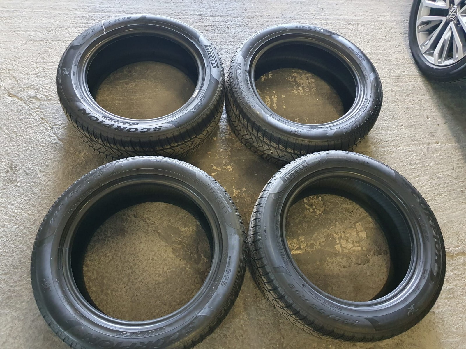 4 PNEUMATICI INVERNALI GOMME PIRELLI SCORPION WINTER 235 55 R19 105H 2017...