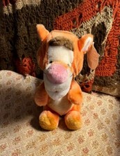 PLUSH GUND BABY TIGGER FROM DISNEYLAND WITH EAR TAG