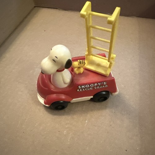 Vintage SNOOPY Push n' Pull Toy RESCUE SQUAD 1975 Woodstock Fire Truck Rare - Picture 2 of 2