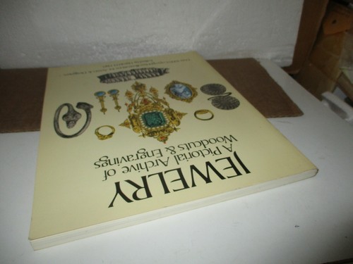 Jewelry: A Pictorial Archive of Woodcuts & Engravings by Harold H. Hart (1981, P - Foto 5 di 9