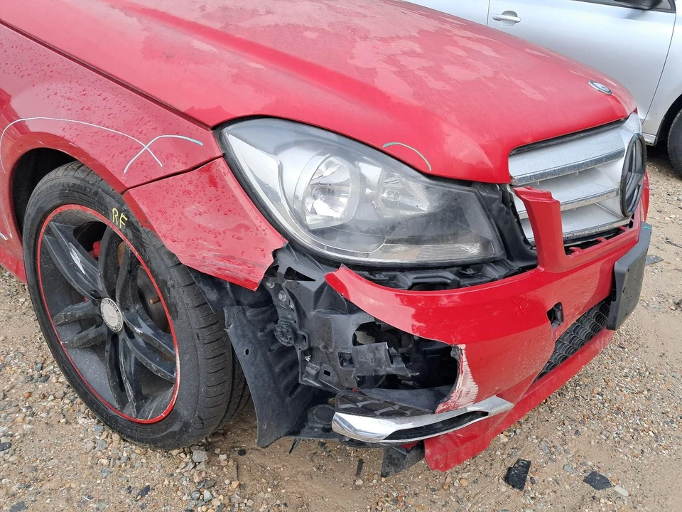 Used Front Center Upper Grille fits: 2013 Mercedes-benz Mercedes c-class 204 Typ Foto 2 de 4