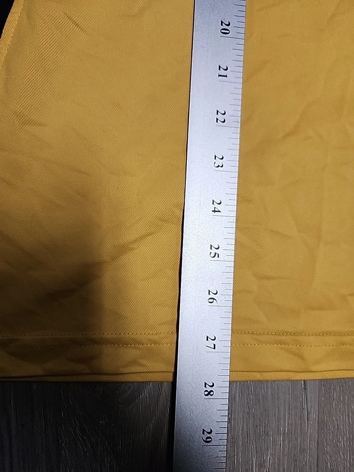 Camisa polo ligera amarilla con logotipo de autobús escolar Texas Central para hombre grande Foto 3 de 4