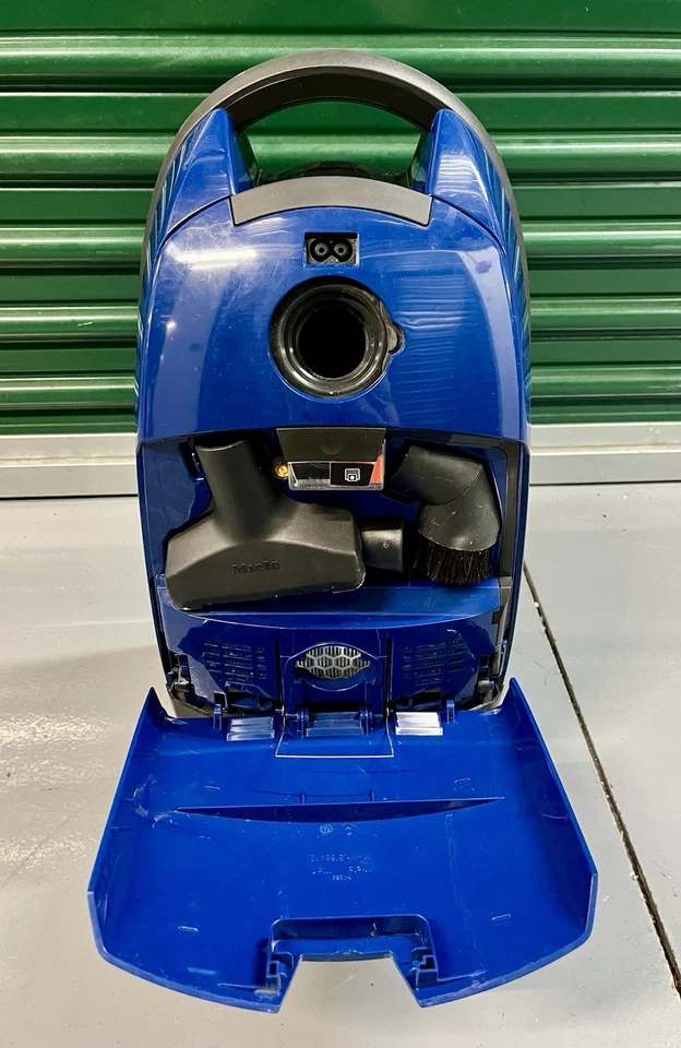 MIELE Cat and Dog S516 Canister Vacuum Cleaner W/ Hose And Power Head - Image 4 of 4