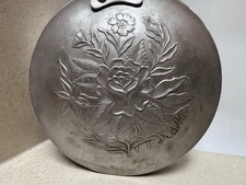 Everlast Vintage Hammered Aluminum Hand Forged Silent Butler Rose Crumb Catcher