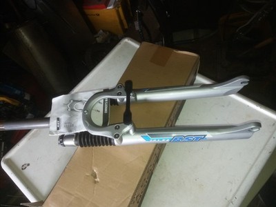 NOS RST 281TL 26zoll Federgabel Silber 11/8zoll mit Gewinde Neu/Unbenutzt 