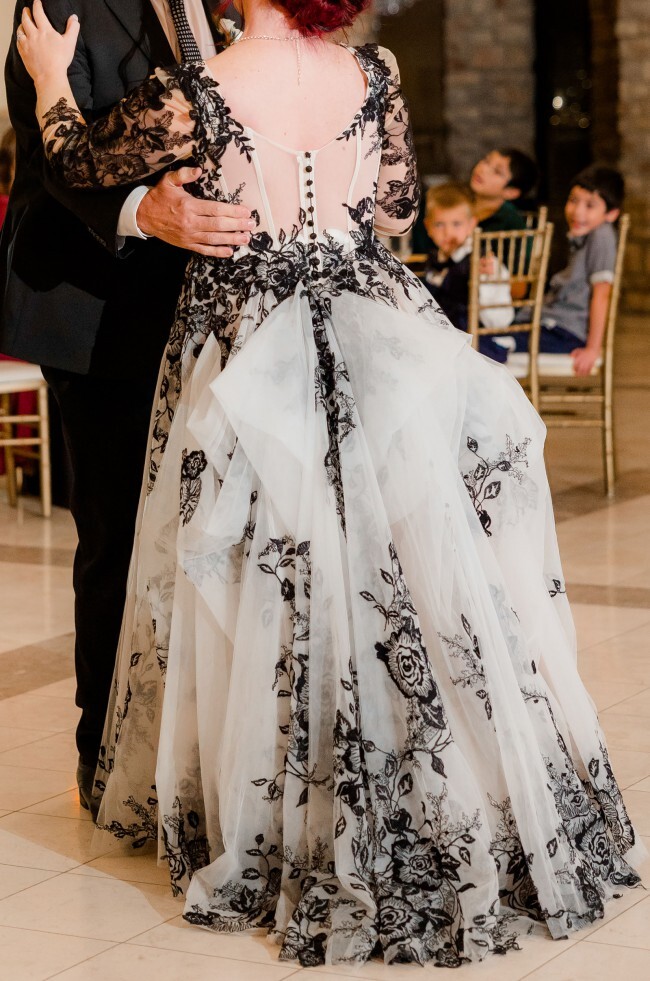 Plus Size Wedding Dresses Gothic Black White With Long Sleeve V