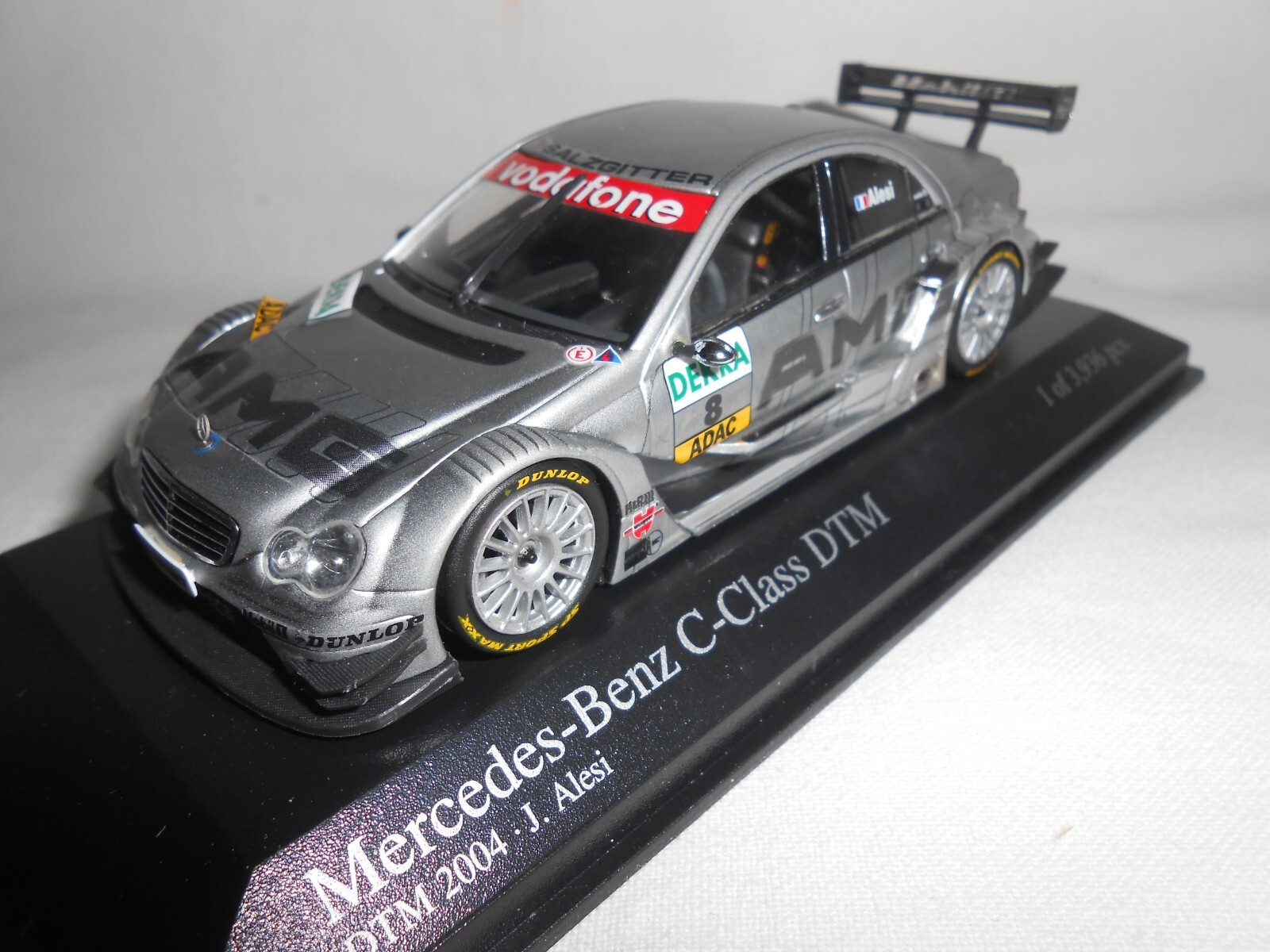 Miniature Mercedes-AMG C-Class DTM 2004 au 1/43ème pour collectionneurs de sport automobile