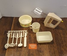 Vintage Chilton-Globe Kiddy-Matic Kids Handheld Mixer Beater Kitchen Set Toy 9pc