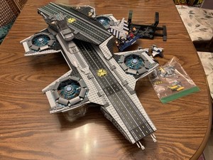 LEGO Marvel: The S.H.I.E.L.D. Helicarrier (76042) - COMPLETE - ALL MINIFIGURES