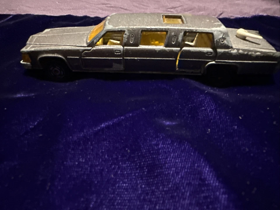 Gray 339 Limousine Majorette 1/58 Scale Diecast Car 012224AST2-C1 - Image 2 of 4