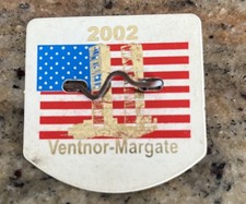 2002   VENTNOR / MARGATE NEW JERSEY SEASONAL  BEACH  BADGE  TWIN TOWERS USA FLAG