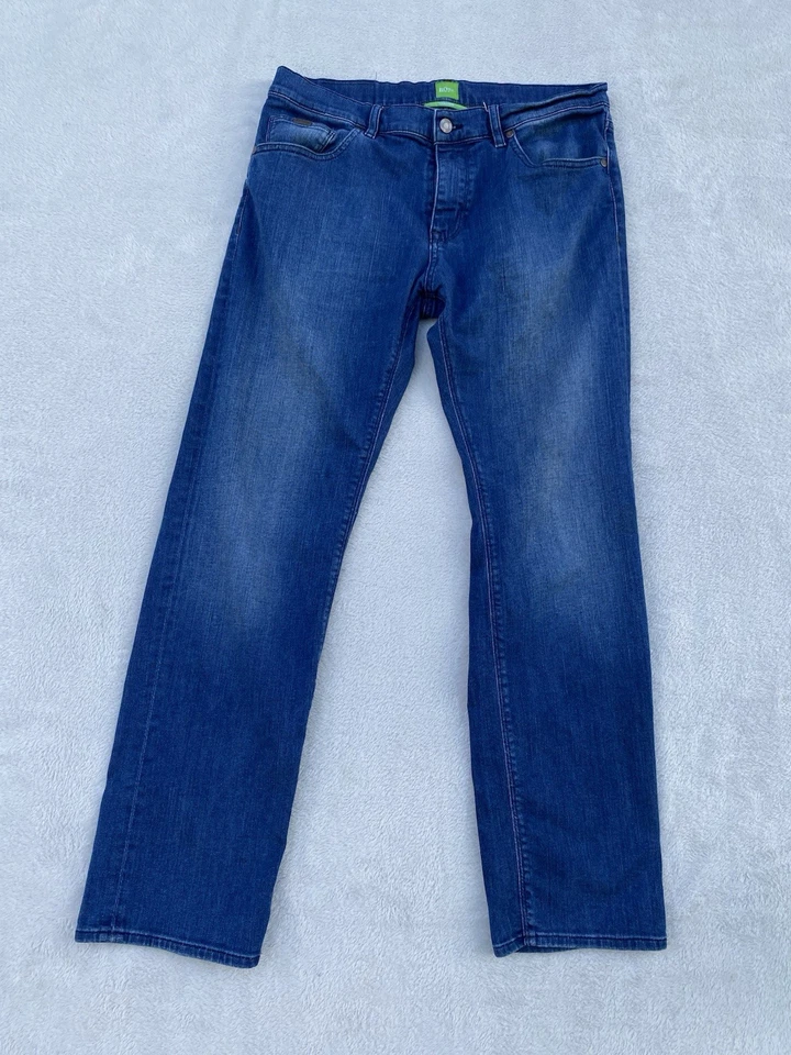 Pantalones de mezclilla para hombre Hugo Boss etiqueta verde calce regular 33x30 lavado medio Foto 2 de 4