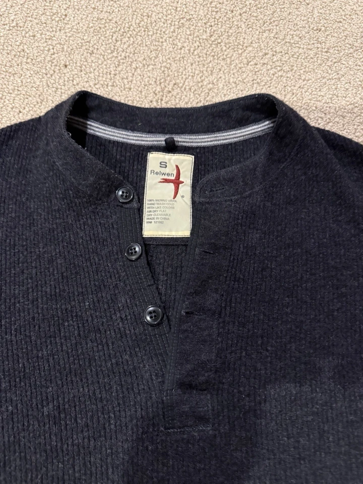 Suéter Henley Relwen Carbón Lana Merino Suave Talla Pequeña Foto 2 de 4