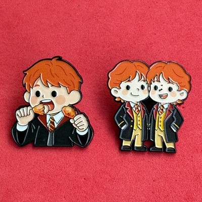 2 x Pin Badge Anstecker, Film Harry Potter, Ron, Fred & George Weasley