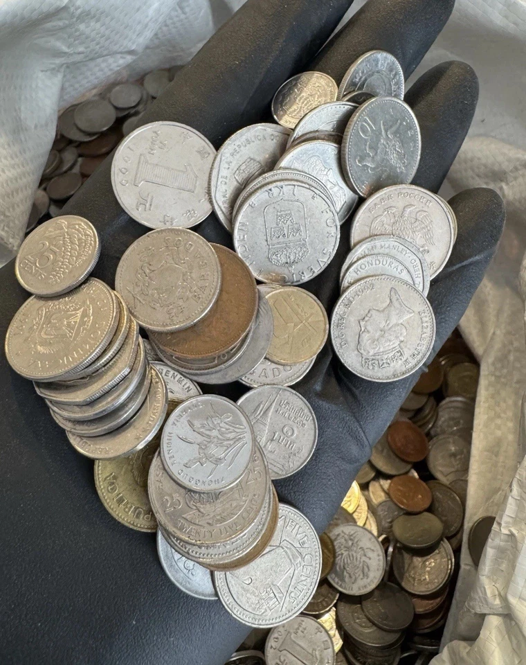 1 Pound of World Coins INTERNATIONAL FOREIGN. 1lb. assorted bulk lot. Unsorted - Image 4 of 4