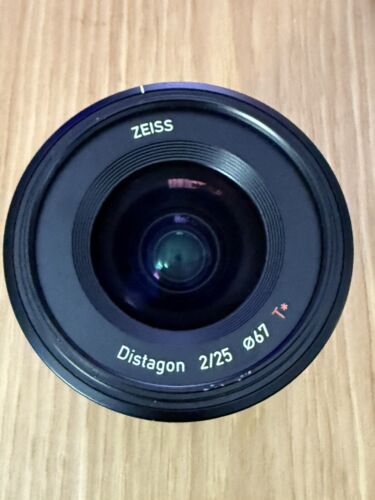 Zeiss Batis 25mm f/2 Distagon T* - Portrait Camera Lens For Sony E - Picture 2 of 13
