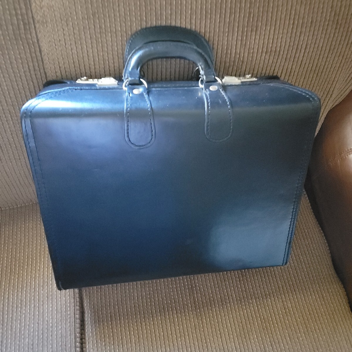 Vintage Large Attache Case Leather Double Handle Lots Of Room Vintage Large Attache Case Leather Double Handle Lots Of Room