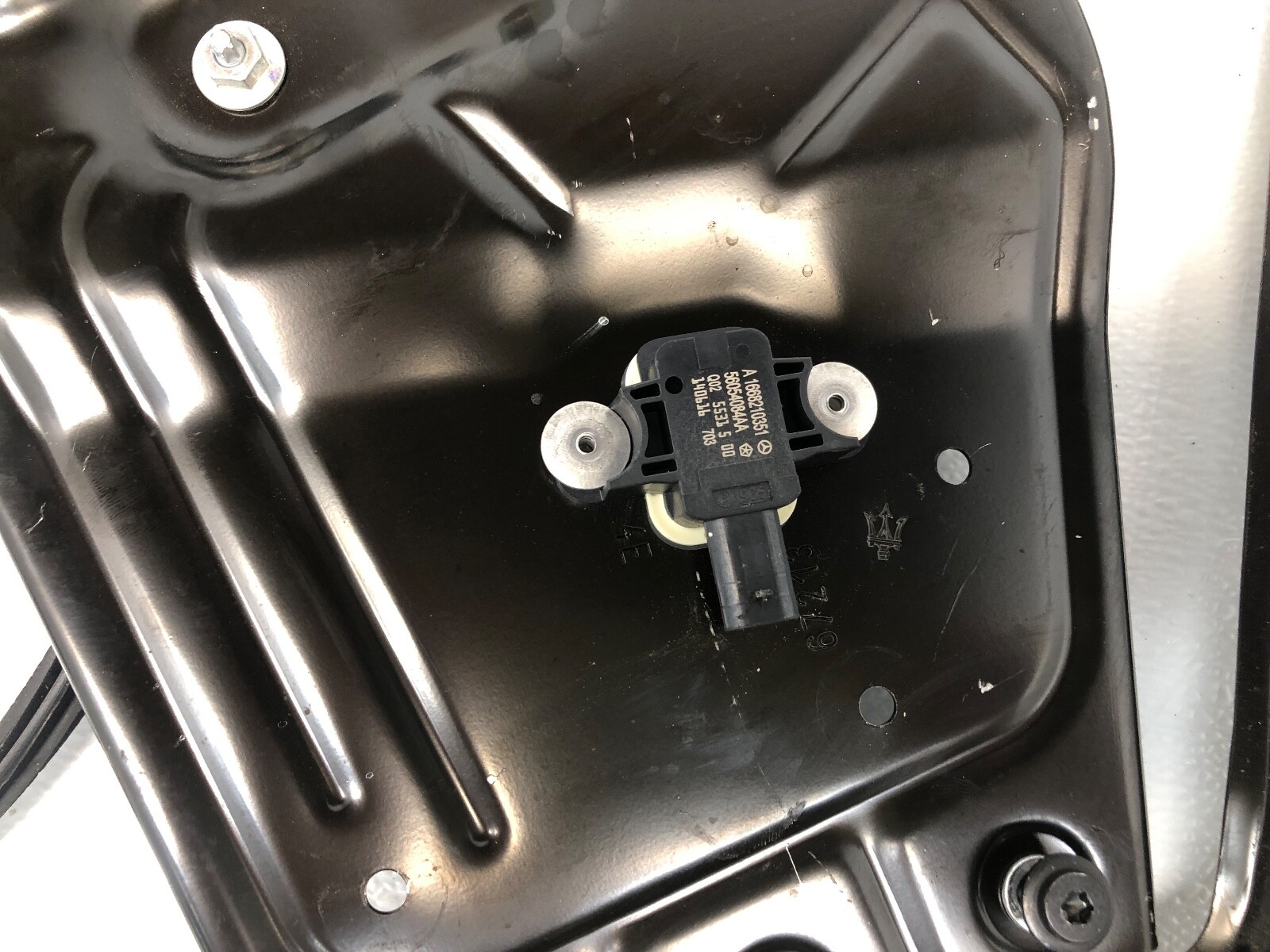 2014-2021 MASERATI QUATTROPORTE RIGHT PASS FRONT DOOR WINDOW REGULATOR W/ MOTOR.