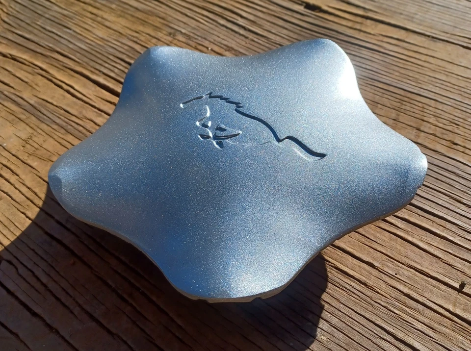 Tapa central Ford Mustang, 1994-1998 parte # F4ZC 1A096 DA repintada reparada Foto 2 de 3