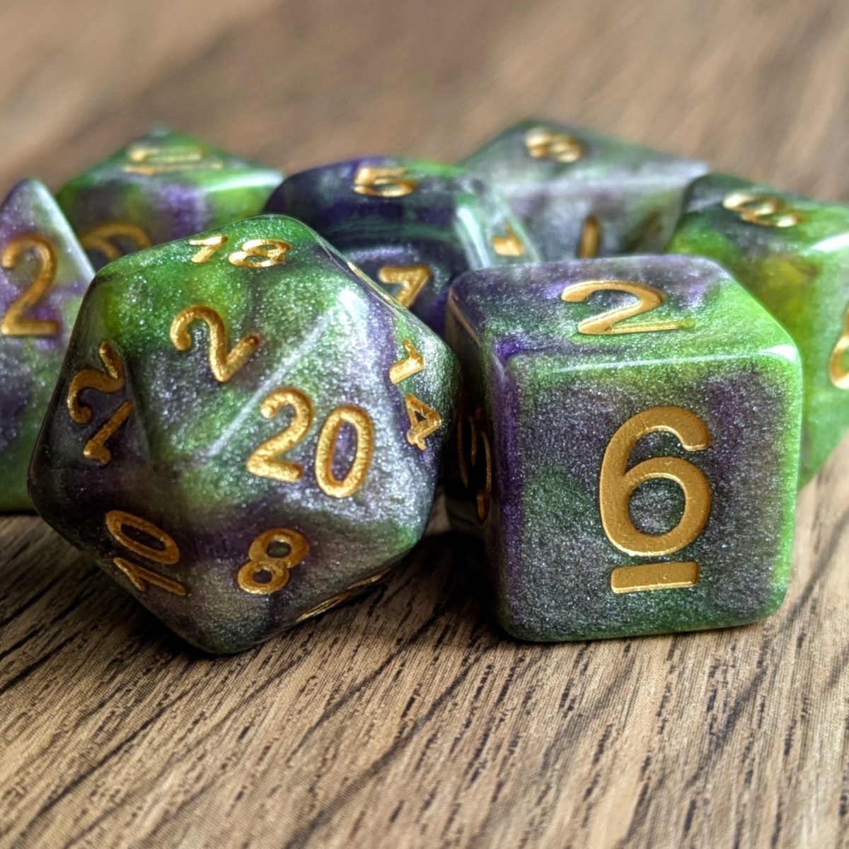 Poludie 7-Die DND Dice Set Polyhedral Dice Set with a Leather Dice Bag, D&D Dice Set for RPG Table Games (Purple Cyan/Glitter